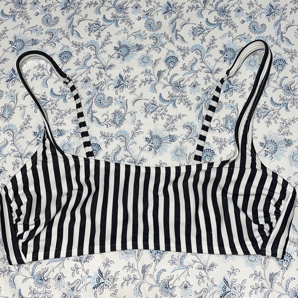 Black & White sparkly bathing suit top. Medium but fits like a small. Never worn